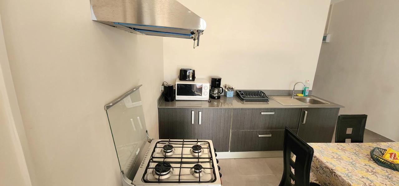 Number 5, Pebble Bay Appartments Grand Bay Luaran gambar